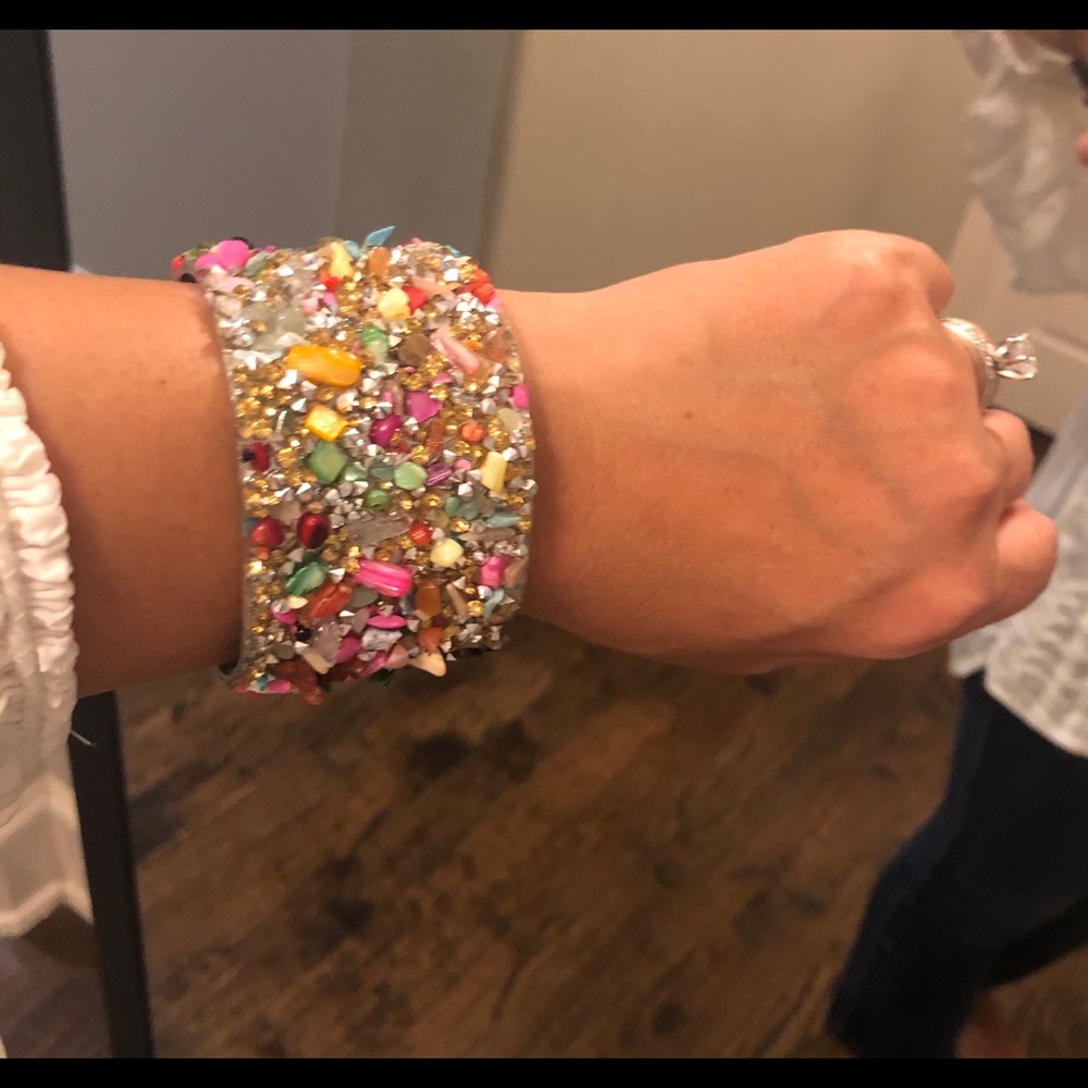 🌸 NWT 2.75” Beautiful and Colorful Statement Bracelet 🌸 - Picture 1 of 7